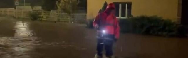 POPLAVA U NOVOM SADU! Oglasili se iz "Vodovoda": Deo Petrovaradina bez vode, ekipe su na terenu