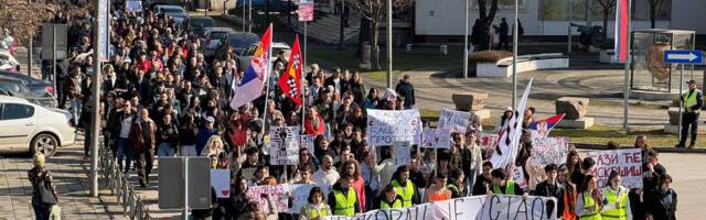 Srednjoškolci i danas na ulicama Leskovca, pridružili im se učenici Medicinske škole