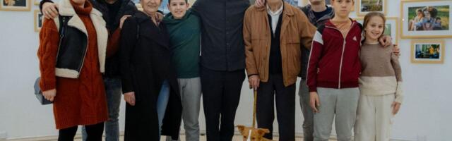 Otvorena izložba „Porodica vetra“ Stefana Đorđevića u prepunoj Filmskoj galeriji DKCB-a