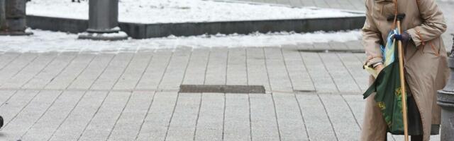 POLICAJAC PRIŠAO BAKI (80) DA MU POKAŽE ŠTA IMA U CEGERU: Zbog OVE SCENE plače cela zemlja: "Ne znam kako da se..."