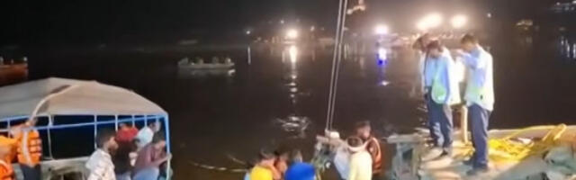 Најмање 10 људи погинуло када се преврнуо туристички брод