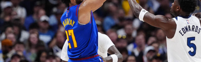 Auuu, šta bi ovo? Jokićev saigrač pogodio sa više od pola terena (VIDEO)