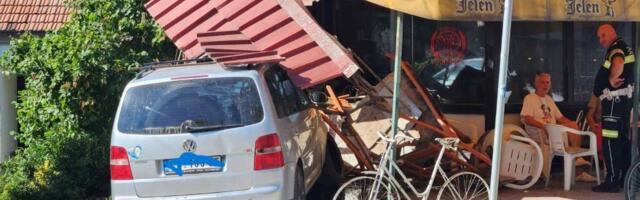 Žena automobilom uletela u ugostiteljski objekat u Ulici vojvode Stepe