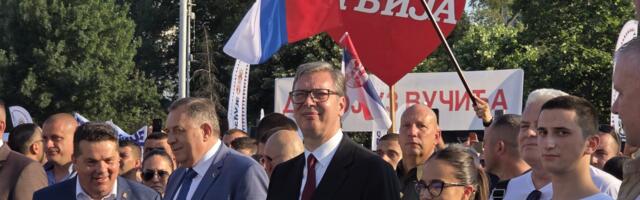 Švedski javni servis piše o Vučićevoj ostavci, ali zaboravlja ključnu sliku iz Beograda: 207.000 ljudi na skupu podrške
