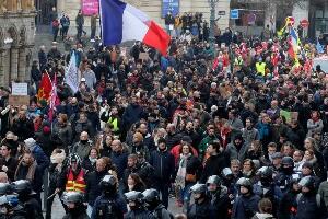 Демонстрације широм Француске, већина грађана не жели у пензију са 64 године