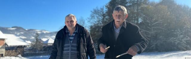 Ivanjičani dobošar Savko i njegov komšija Gvozden spremno dočekuju zimu: Njihovi saveti za hladne dane, suva domaća pršuta i vedar duh