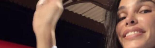 "SELA SAM U POGREŠAN VOZ, A ONDA SU SE UGASILA SVETLA" Žena fudbalera doživela horor: Zvala sam muža i vrištala (FOTO)