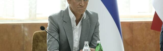 Brnabić: Još osećam jaja, molim vas, polivajte me vodom