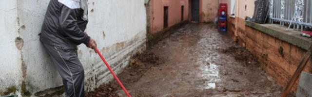 У Грчкој због олује поплављени путеви, а школе у деловима земље не раде