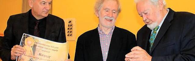 VELIKA NAGRADA ZA ISTAKNUTOG ANTROPOLOGA, KNJIŽEVNIKA I FILMSKOG STVARAOCA Prsten Despota Stefana Lazarevića uručen Bojanu Jovanoviću (FOTO)