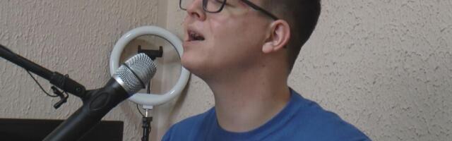 Kao dečak zaradio prve pare pevajući u kafani da bi pomogao majci: Miloš živi u garsonjeri, priča će vas naježiti