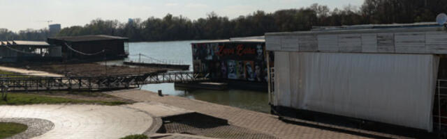 Један сплав изгорео, другом се откачио вез