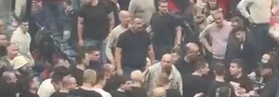 RASPAD SISTEMA! Delije probile ogradu i krenuli na čelnike Crvena zvezda! (VIDEO)