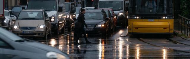 Radar pokazuje haos: Oblaci prekrili Srbiju, RHMZ najavio i sneg, evo gde pada večeras!