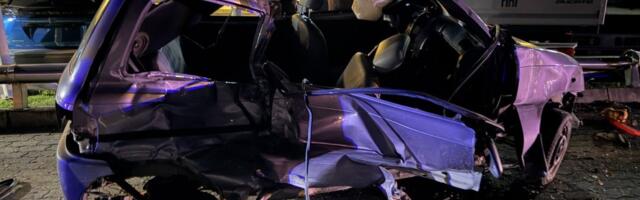 Automobil zgužvan do neprepoznatljivosti! Jeziv sudar na Ibarskoj magistrali: Ušao u suprotnu traku, među povređenim i tinejdžer (FOTO)
