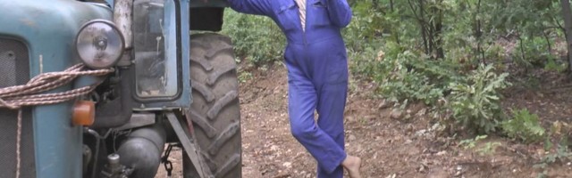 Drvoseča Đorđe i cela njegova porodica nikad ne nose cipele: Kada je malo hladnije pete ispucaju ali to nije strašno