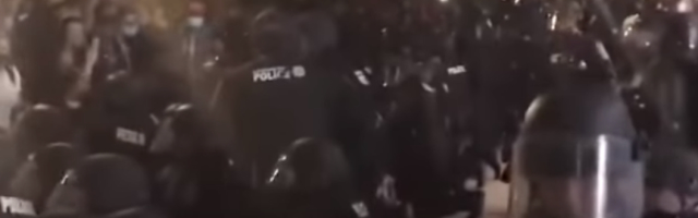 Policajci otkazali poslušnost državi, snimci predaje obilaze svet! (VIDEO)