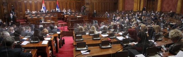 Poslanica SNS govori, a naprednjaci se dosađuju (FOTO)