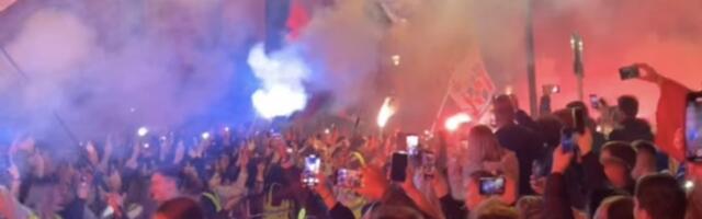 Vatromet ispred Gimnazije dočekao studente i maturante koji pešače do Kraljeva