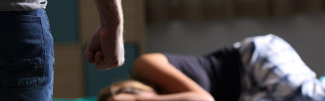 "PUCAĆU TI U NOGE, BIĆEŠ U INVALIDSKIM KOLICIMA"! Pretio vanbračnoj supruzi i držao oružje bez dozvole!