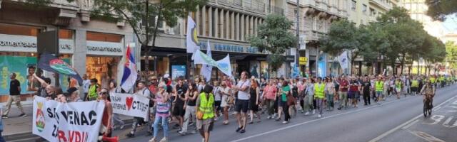 Protest "Cirkus mora da ode" ispred GIK-a: Zborovi ispostavljaju tri zahteva (FOTO, VIDEO)