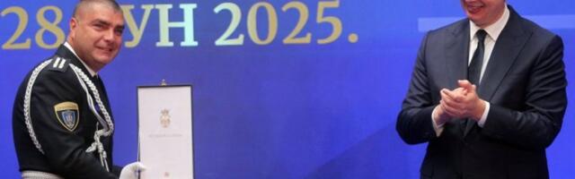 VIDOVDANSKI ORDEN HEROJIMA IZ SENKE! Komandant JZO Marko Kričak primio odlikovanje u ime Jedinice koja čuva bezbednost Srbije! (VIDEO)