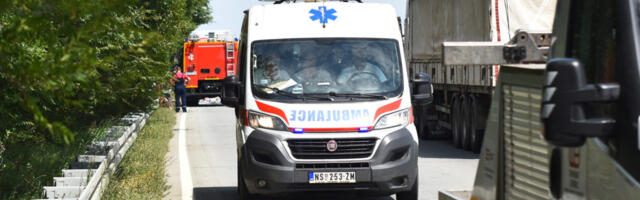 Sudar kamiona i autobusa na Slaviji, dve osobe povređene