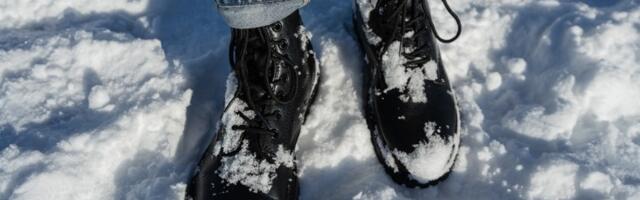 Deluje čudno, ali radi: Sve više ljudi koristi ovaj trik da im se obuća manje kliza po snegu i ledu