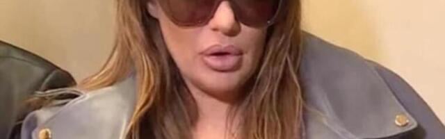 POZNATA SRPSKA PEVAČICA LEGLA U KUHINJU LOKALA, GRUDI SKROZ ISPALE! Povukla HALJINU, POKAZALA PREVIŠE, a RADNICI...