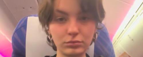 Spavala sam u avionu devet i po sati, kad sam otvorila oči šokirala sam se: Svi putnici su radili isto (Video)