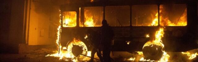 DEVOJČICA ZAPALILA AUTOBUS! Iskoristila momenat dok su svi spavali, da uništi sve pred sobom! (FOTO)