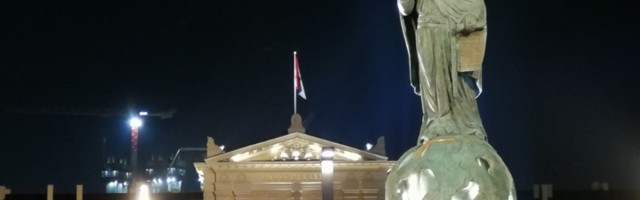 Ljubodrag Stojadinović: Podanici spomenika