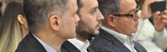 Ujedinjeni za pobedu Srbije: Razdvojeni zajedno u Skupštini