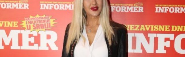 SKINULA SE JAMI, RIBA I PO! Pevačica pozirala u NESVAKIDAŠNJEM IZDANJU, sve PUCA NA NJOJ! BOMBA! (FOTO)