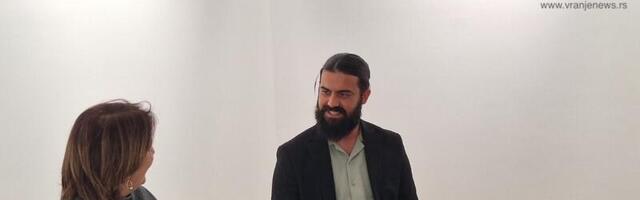 Na Dan Roma u Gradskoj biblioteci promovisan roman Ajvanka Ismailovića FOTO/VIDEO