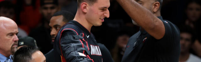 Katastrofa - Muk u dvorani, Jović krenuo da zakuca, pa pao kao pokošen (VIDEO)