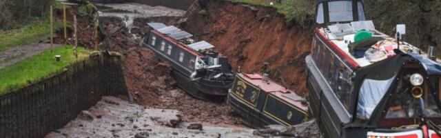 U TRENU JE SVE NESTALO: U Engleskoj zemlja progutala kanal sa sve brodovima (FOTO)