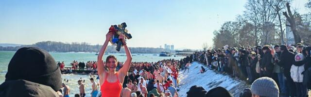 "Niste svesni šta sve možete!" Ovo je DEVOJKA koja je uzeča Časni krst u Zemunu s OSMEHOM DO NEBA