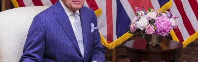 Evo zašto je kralj Čarls jedina osoba u Britaniji koja putuje po svetu bez pasoša: Dok je kraljica Elizabeta bila živa morao je da ga koristi