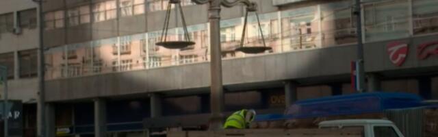 (FOTO) Stiglo Šapićevo iznenađenje, tokom noći nikla nova skulptura na Terazijama