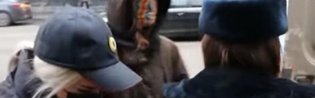 DOVEO LJUBAVNICU KUĆI, PA TRAŽIO OD ŽENE DA IM SPREMI VEČERU! Poznata ruska mankenka nasmrt izbola supruga! (VIDEO)