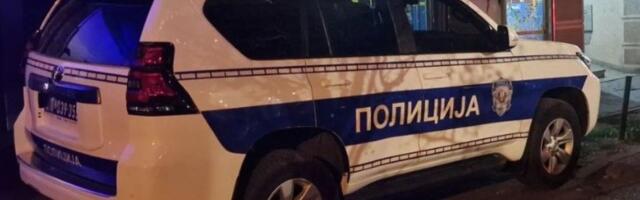 Hapšenje u Sremskoj Mitrovici: Policija upala u stan i pronašla 9 paketa droge i pištolj