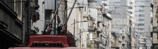 Trolejbusu popustile kočnice, krenuo i zakucao se u kuću (FOTO)