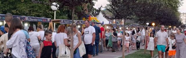 Dešavanjima bogati i grad i selo ovog leta, park i trgovi puni građana svih generacija