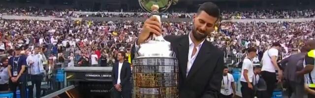 Đoković nosio trofej Kopa Libertadores: Novak prešao pola sveta zbog prijatelja, pa dobio neverovatnu čast!