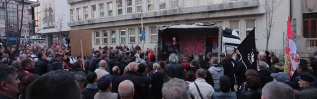 Vernici tražili da im se vrati sveštenik, kome je oduzeta parohija (VIDEO)