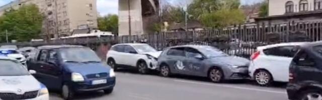 Lančani sudar kod Sajma: Povređeno dete (4)