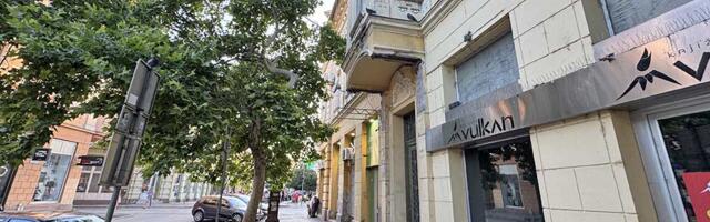 Nema više zaštitne ograde ispred oronule zgrade u centru grada