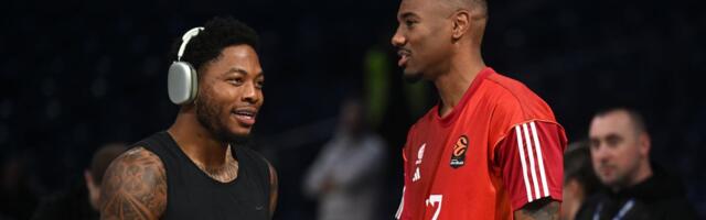 Šta se dešavalo u hodnicima Arene: Ajzea Majk dobio uspomenu sa gostovanja Partizanu /FOTO/