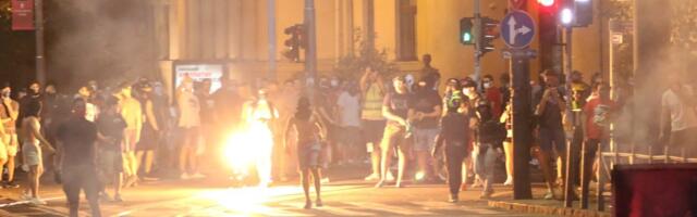 Piper upozorava: Blokaderi i opozicija srljaju u sukob – samo da ne bude mrtvih